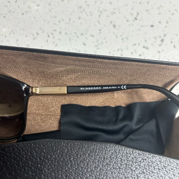 Burberry Sunglasses - Picture 4 of 6